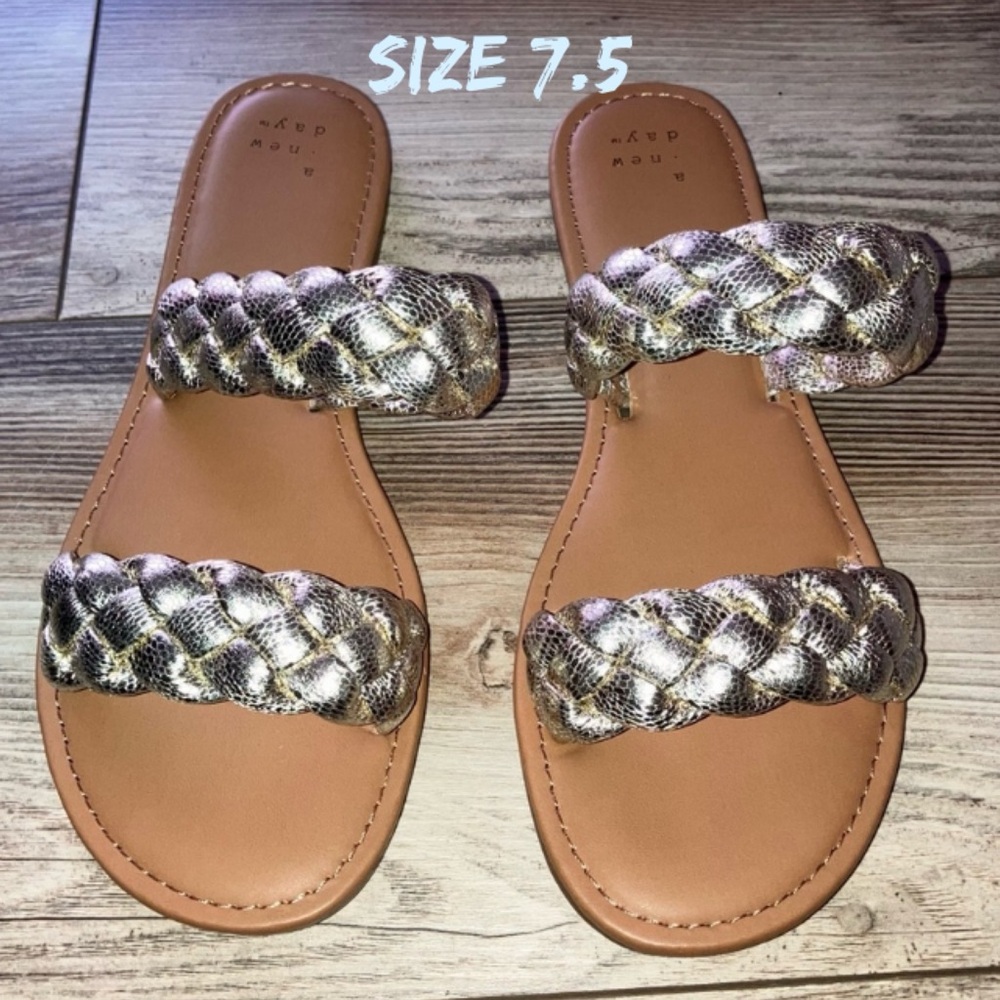 Women’s Cute Flat Sandals EUC